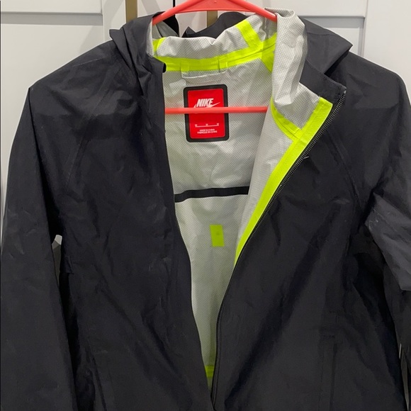 Nike sportswear big kid rain jacket - Picture 2 of 6